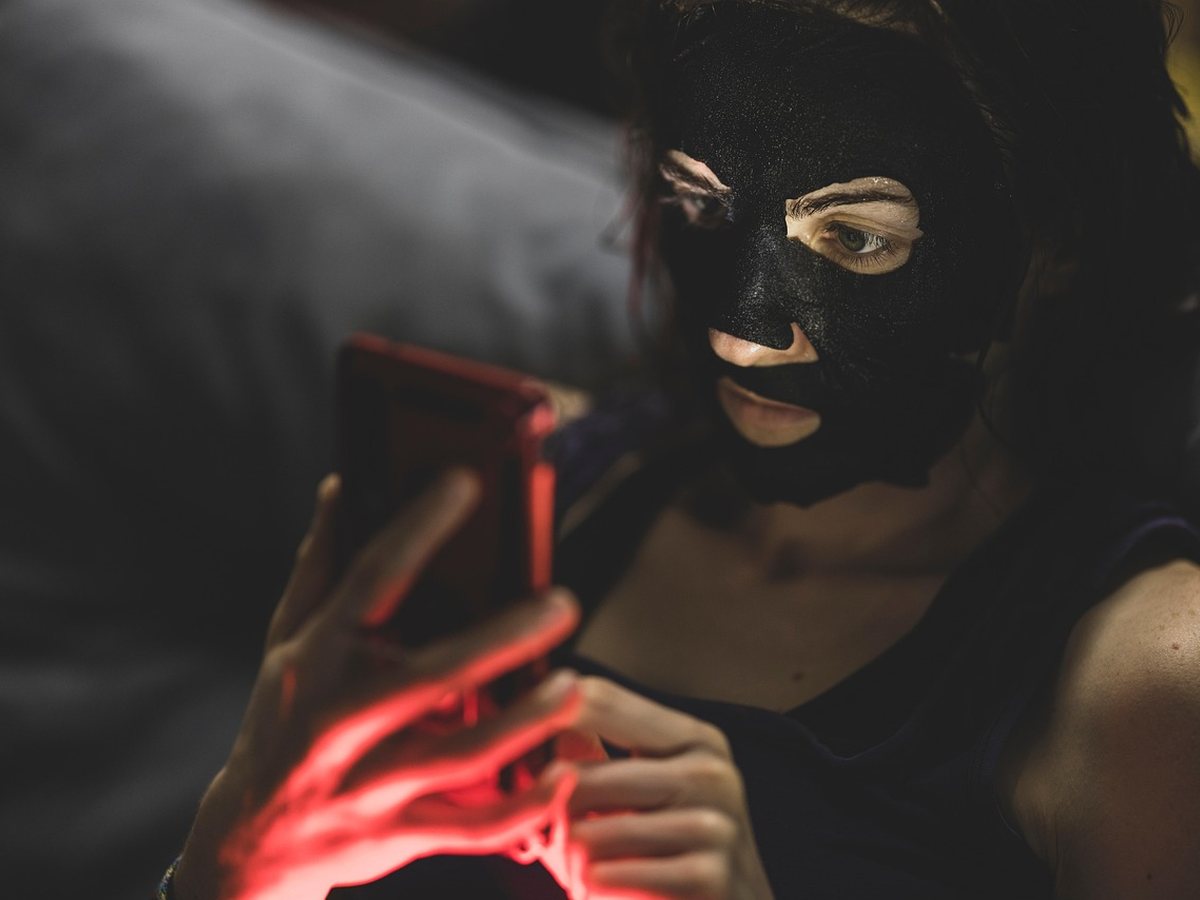 Soin du visage avec masque hydratant